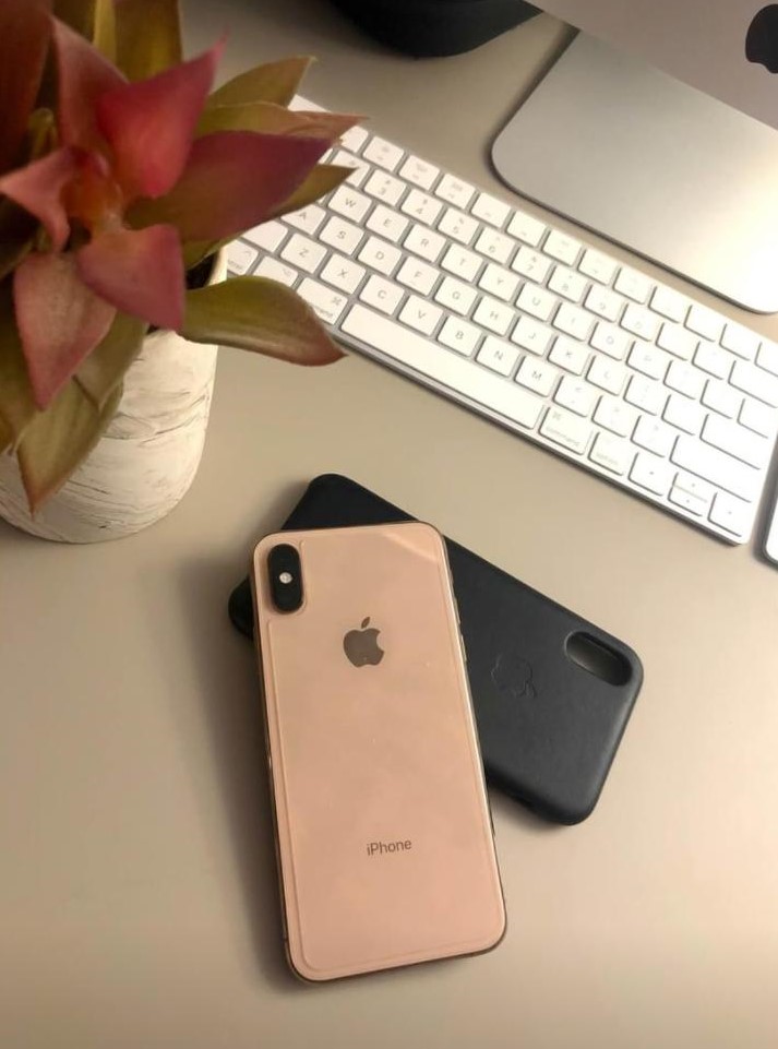 iPhone XS (Gold,64GB) - apple product and accessory