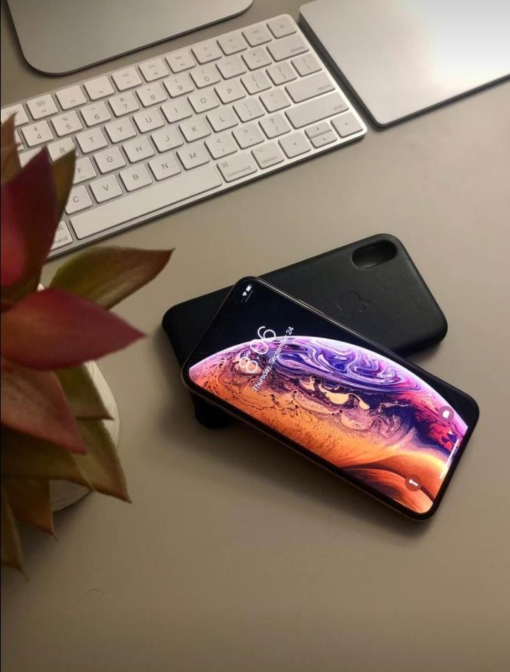 iPhone XS (Gold,64GB) - apple product and accessory